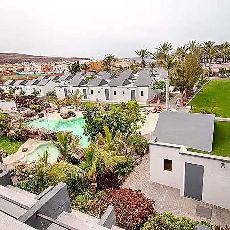 R2 Romantic Fantasia & Dreams - Adults Only 4*