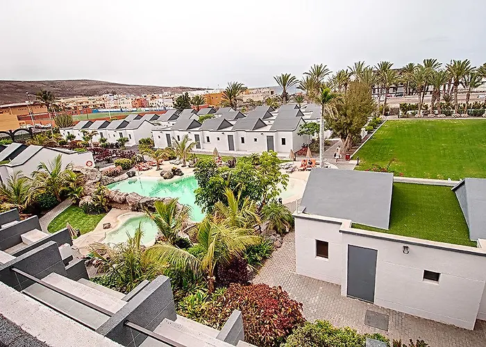 R2 Romantic Fantasia & Dreams - Adults Only 4*